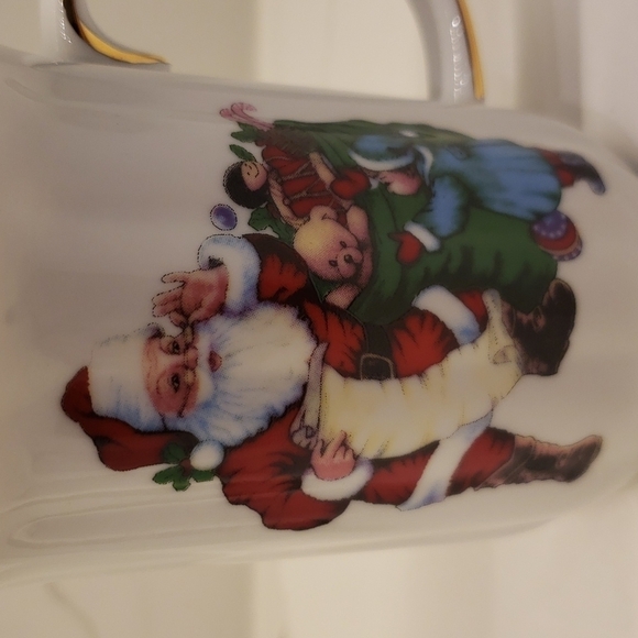 set of 4 Porcelain Christmas mugs gold trim wreath snowman santa clause chr - Picture 5 of 10